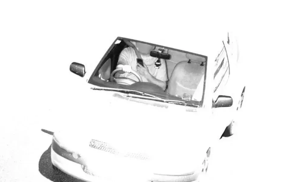 Полицейский фургон с искусственным интеллектом обнаруживает водителей с помощью мобильных телефонов