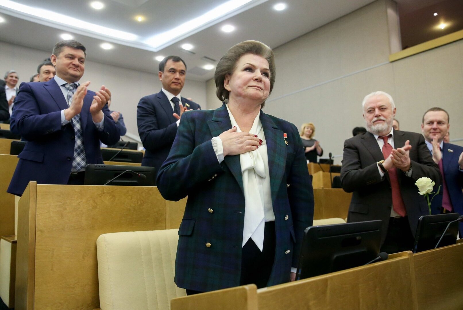 Пенсионный возраст нужно повысить снова, так требуют люди – заявление Терешковой