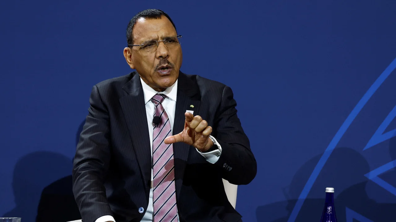 Армия Нигера поддержала мятежников президентского переворота, несмотря на международное осуждение