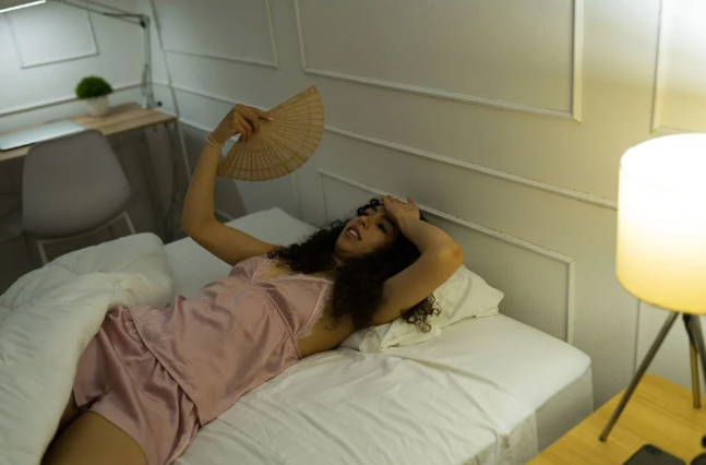 7 способов комфортно выспаться в жару