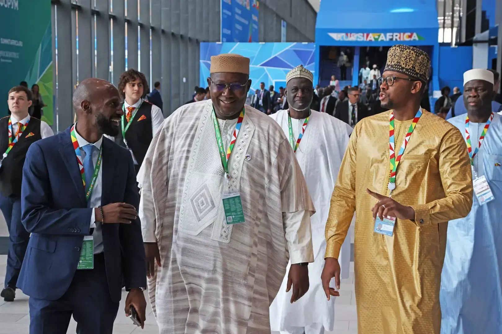 Россия списывает долги, но как же сами россияне?!