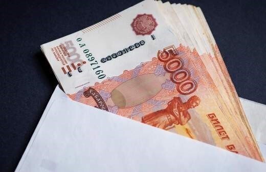 Доля в праве общей собственности на квартиру банкрота переходит в приоритетном порядке к сособственникам.