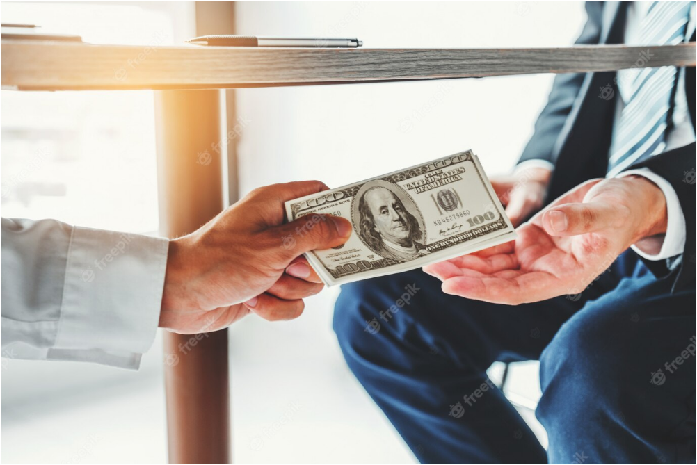 "Ужесточение наказания за маленькие взятки и коммерческий подкуп: законопроект, предложенный Государственной Думой"