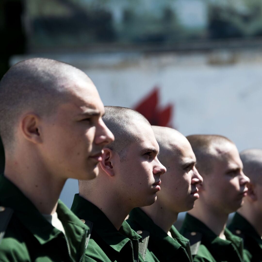 Когда идти в армию - в 18 лет или в более зрелом возрасте?