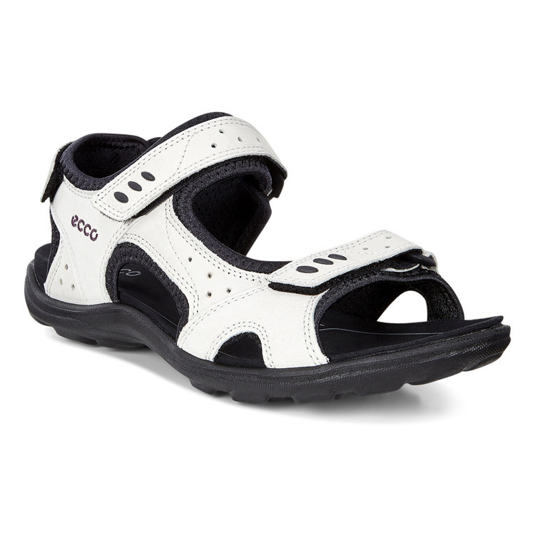 «Ношу каждое лето, не снимая»: 9 брендов, которые делают идеальные сандалии