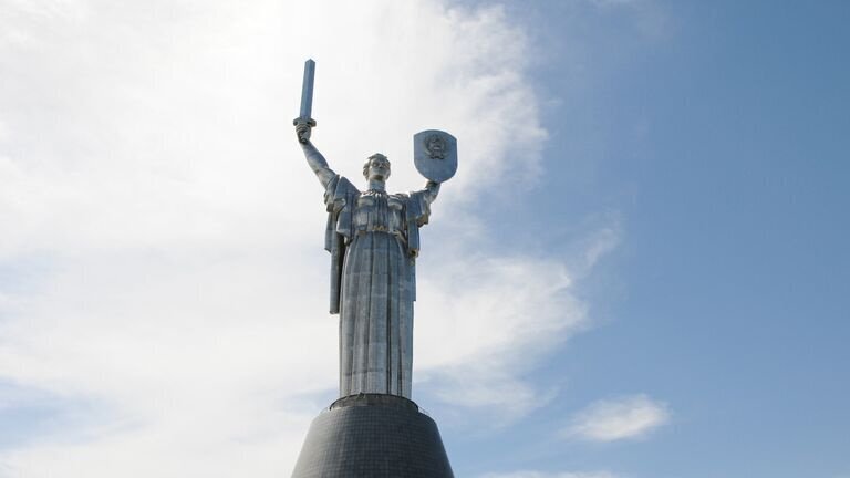 Монумент «Родина-мать» в Киеве переименуют в «Украину-мать»