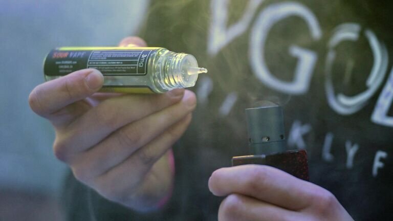 В Госдуме будут добиваться полного запрета вейпов в России