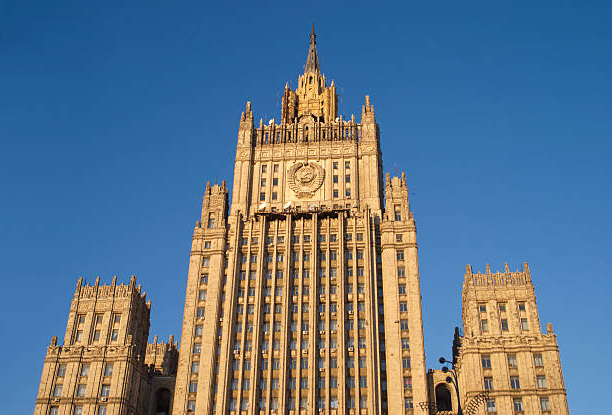 Государство щедро прощает долги чужим государствам, но «не имеет денег», чтобы вылечить собственных детей.