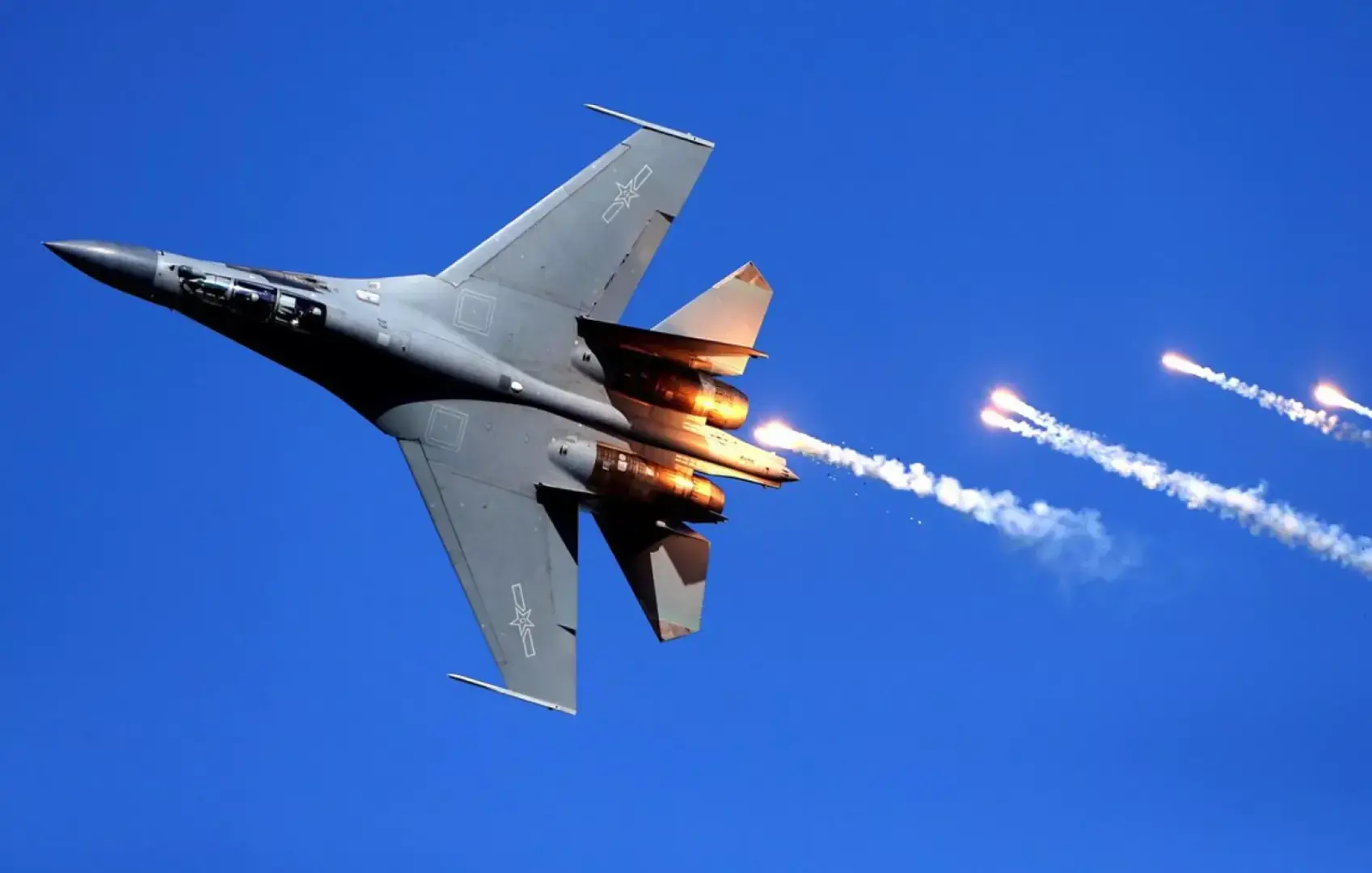 Какая страна является крупнейшим производителем оружия?