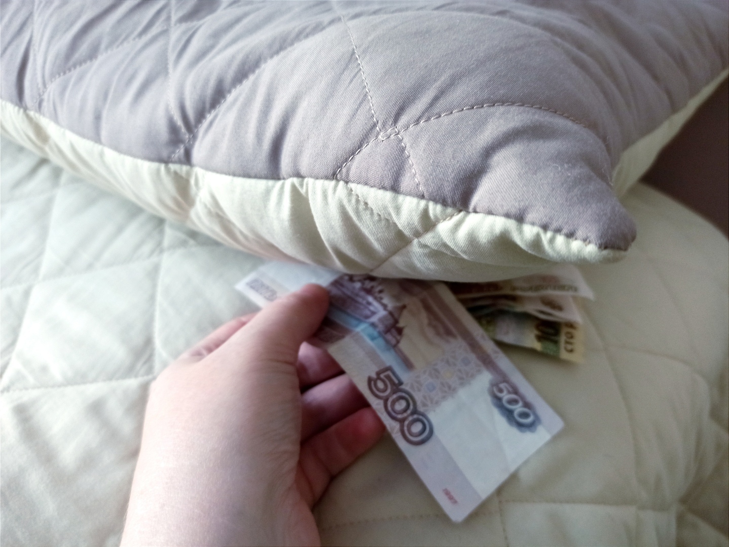 Откуда у пенсионеров много денег? Почему они переводят миллионы мошенникам?