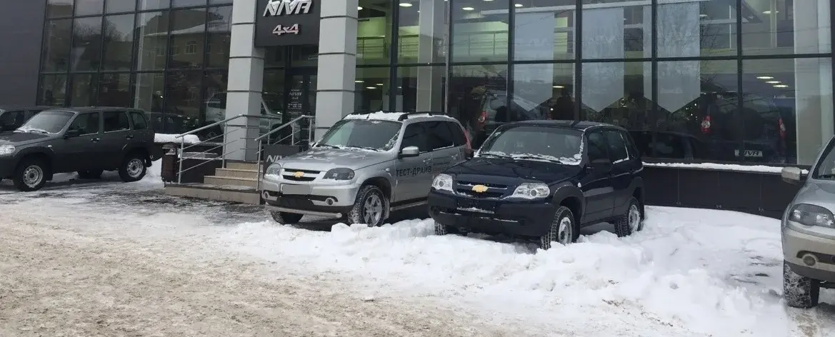 Работал 7 лет в автосалоне, рассказываю, как обманывает клиентов руководство и механики дилерского центра.