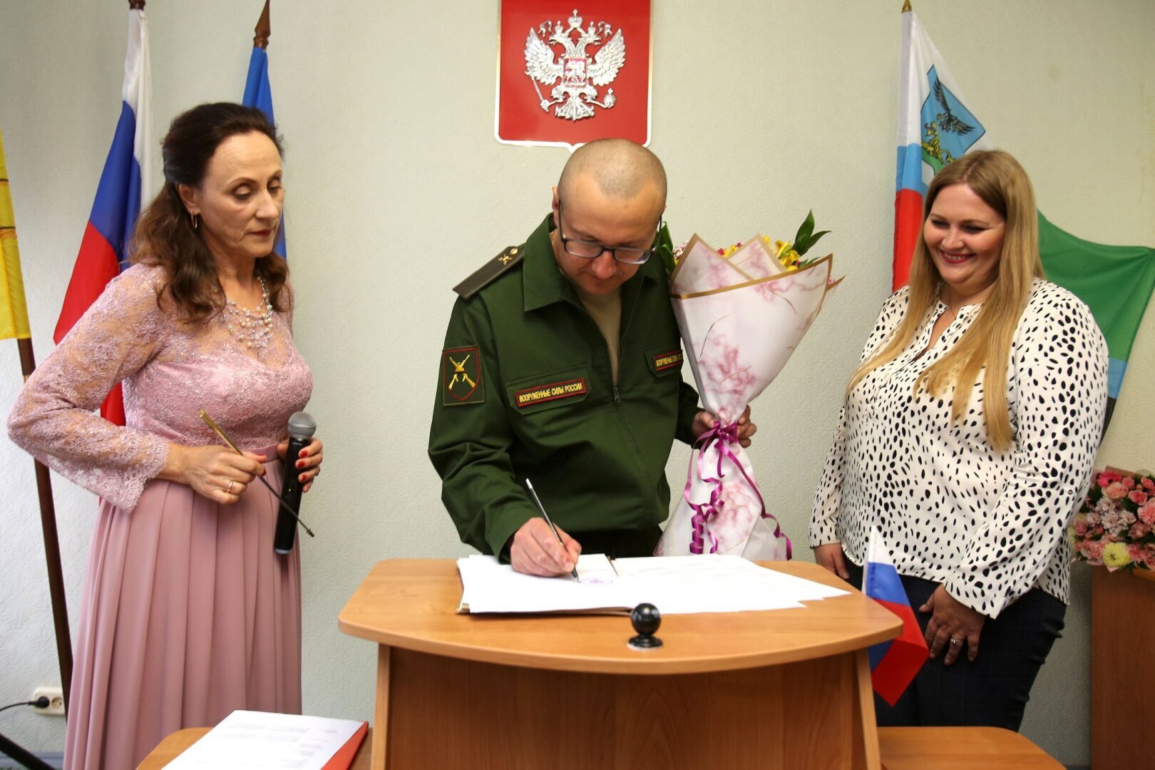 Мобилизация увеличила количество браков. Что это: любовь или выгода?