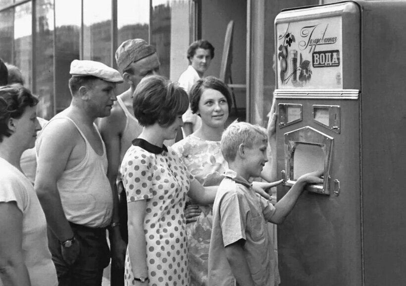 Почему в СССР не болели, когда пили газировку из одного стакана? Давайте обсудим! Это было действительно так ?