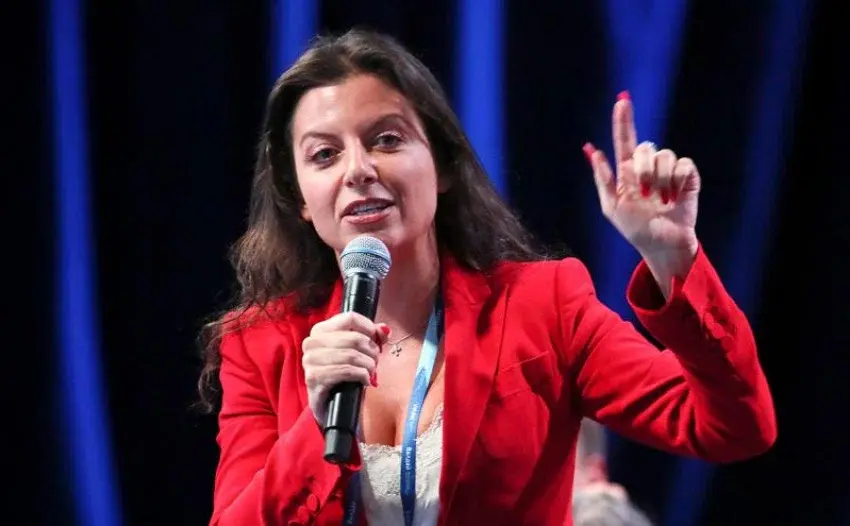 «Почему вообще беспилотники долетают спокойно до Москва-Сити?» Жесткий вопрос Симоньян к власти