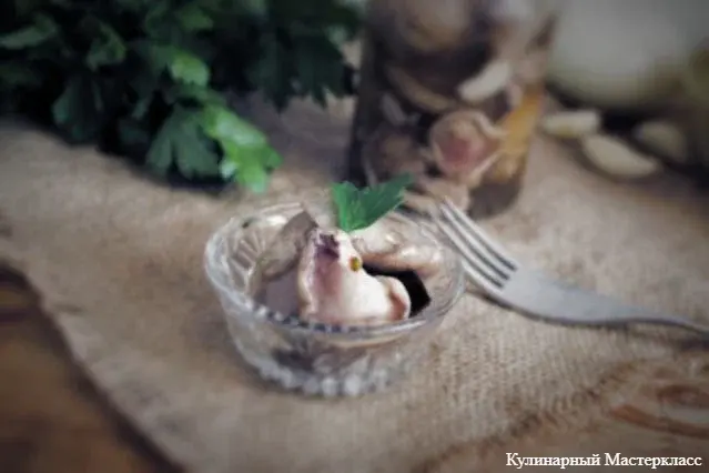 "Волшебство в банке: 5 незабываемых рецептов маринованных маслят на зиму!"