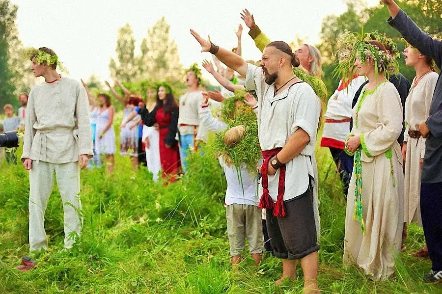 Нужна ли денацификация и в России: про модных псевдо-историков и неоязычество