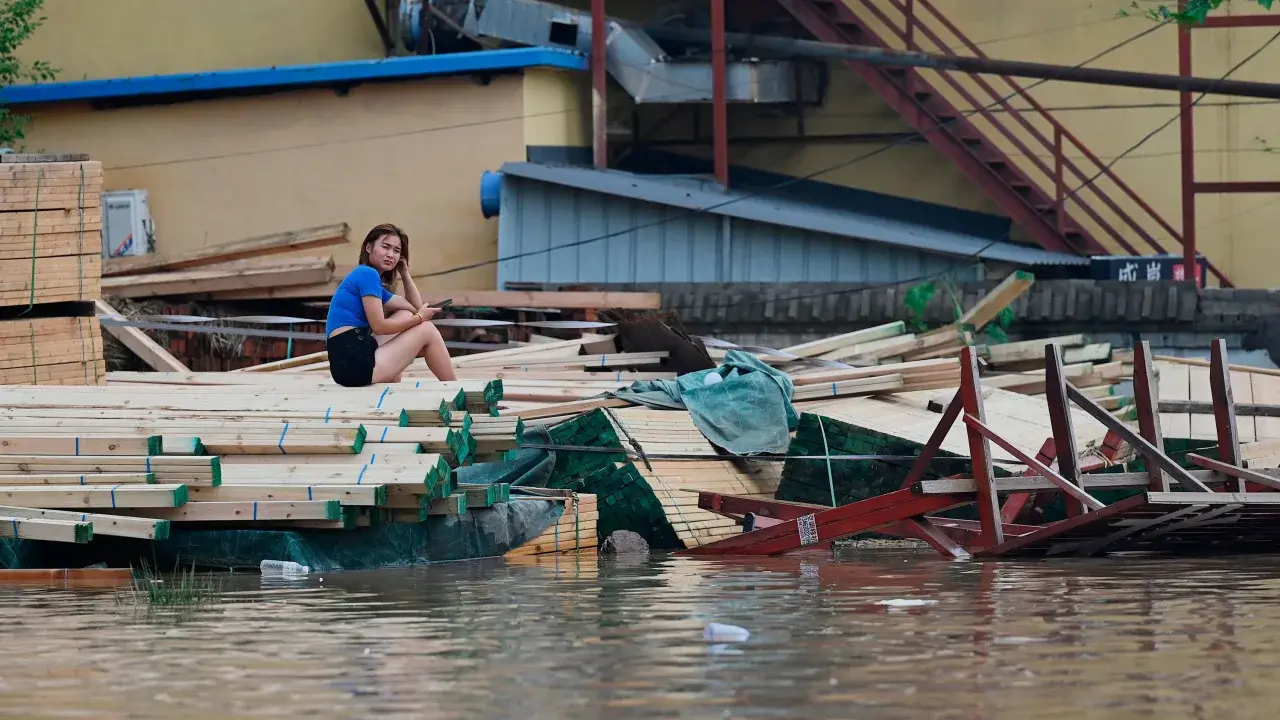 Более миллиона человек вынуждены покинуть свои дома в китайском регионе Хэбэй после рекордных ливней!