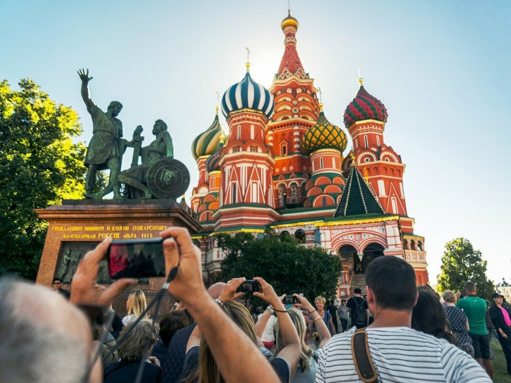 Популярность туризма. Туристы в России. Туристы в Москве. Культурно-познавательный туризм. Историко-культурный туризм.