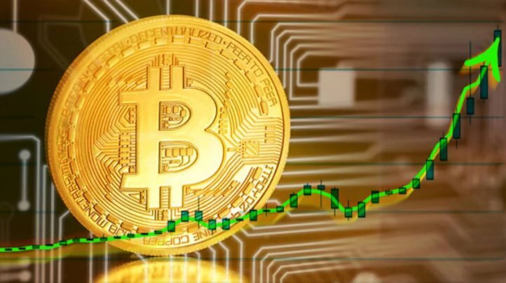 Биткойн достигает нового исторического максимума, эксперты предсказывают долгосрочный рост