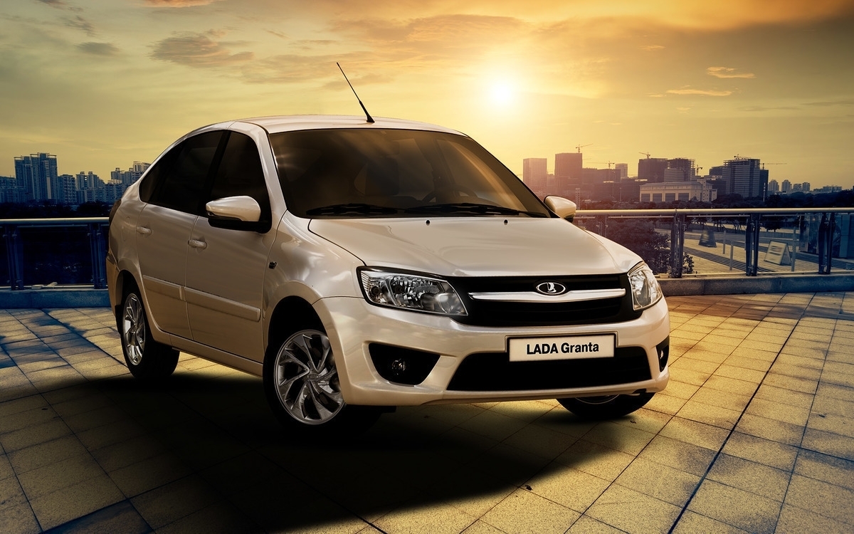 "Скромнее нужно быть": зачем российских чиновников пересаживают с иномарок на Отечественные автомобили?