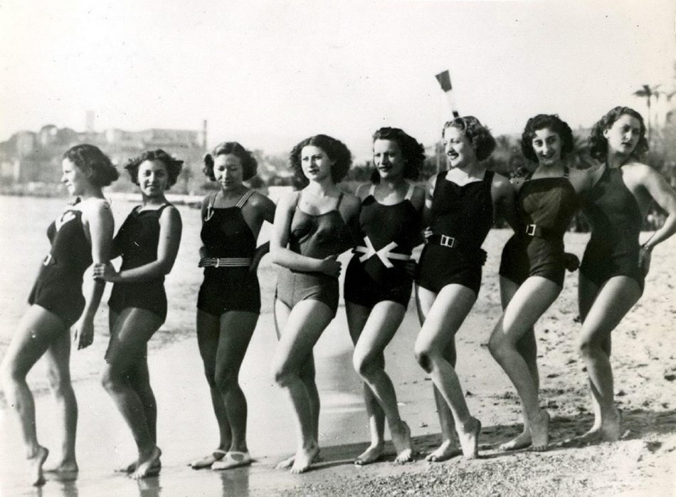 Ретро фото ,красивые девушки на пляже – назад в СССР