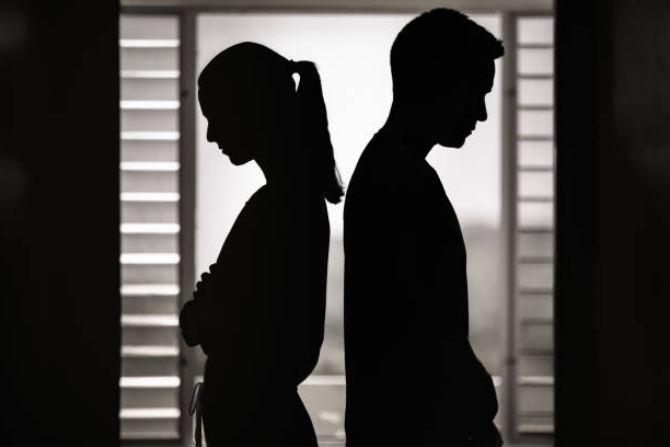 Законы, нацеленные на создание крепкой семьи, до неприличия увеличили количество разводов.