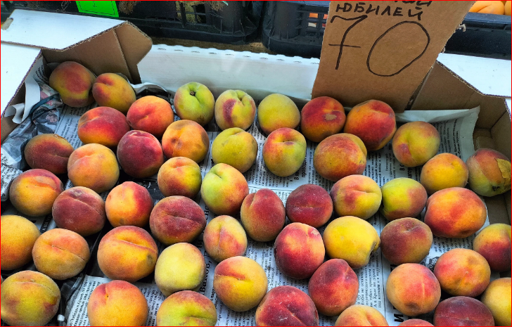 Цены на свежие фрукты снижаются. Успейте приехать в Крым - здесь дёшево и спокойно