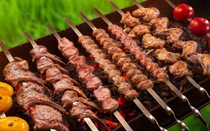 "Шашлычные шалости: 12 незыблемых правил вне времени и пространства"