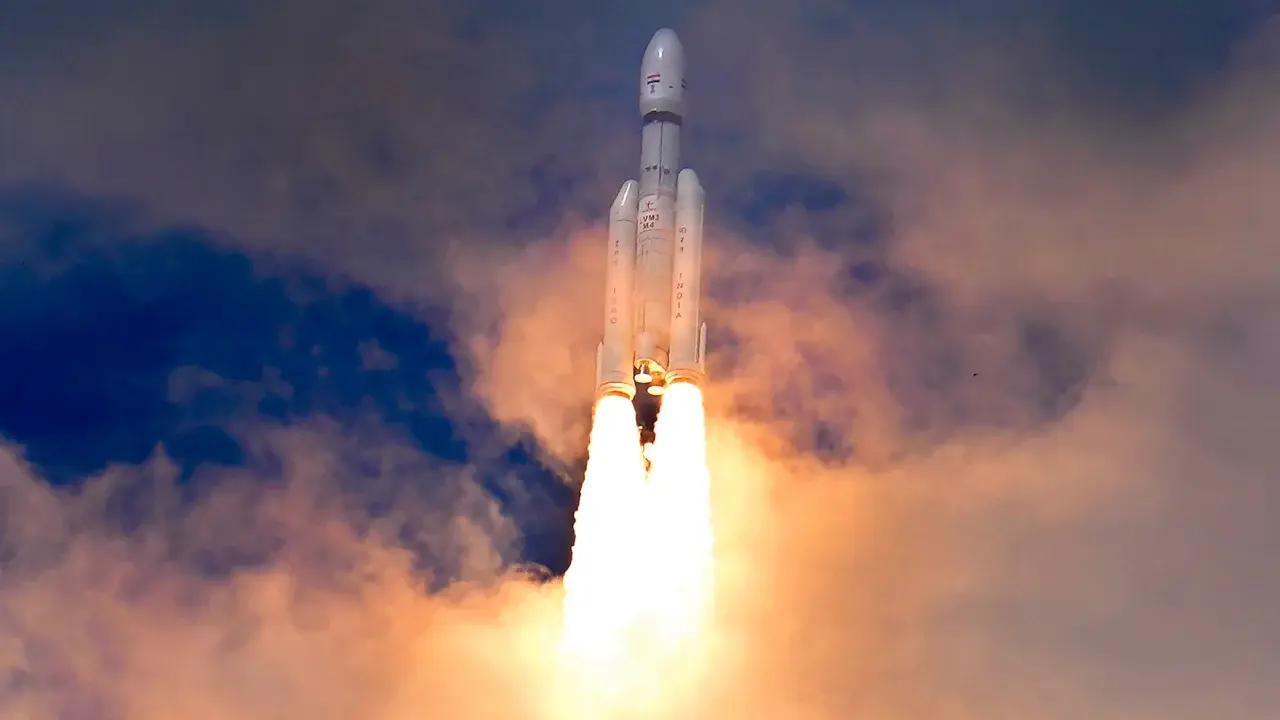 Индийский "Чандраян-3" выходит на лунную орбиту, приближаясь к мягкой посадке лунохода