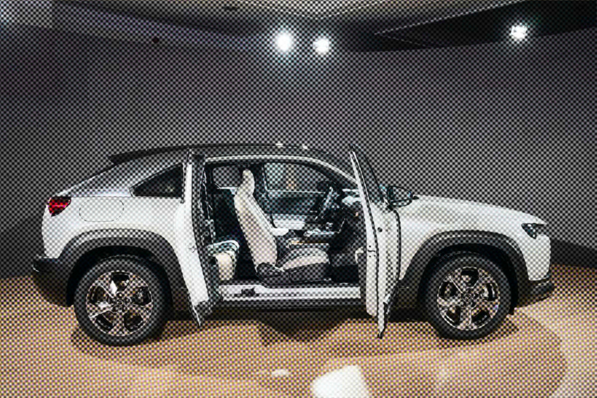 Это первая такая Мазда. Японцы шокируют.