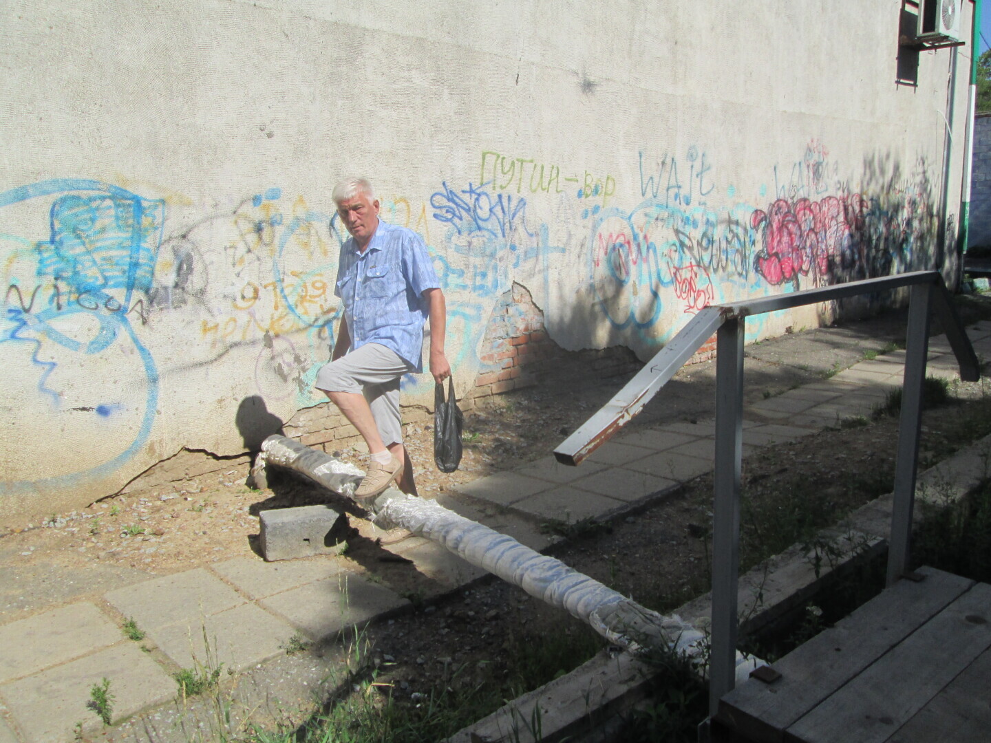 А бабушки с мамочками прыг-прыг-прыг…