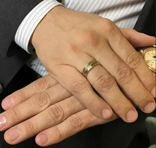 "Галантность из тишины: искусство мужского маникюра"