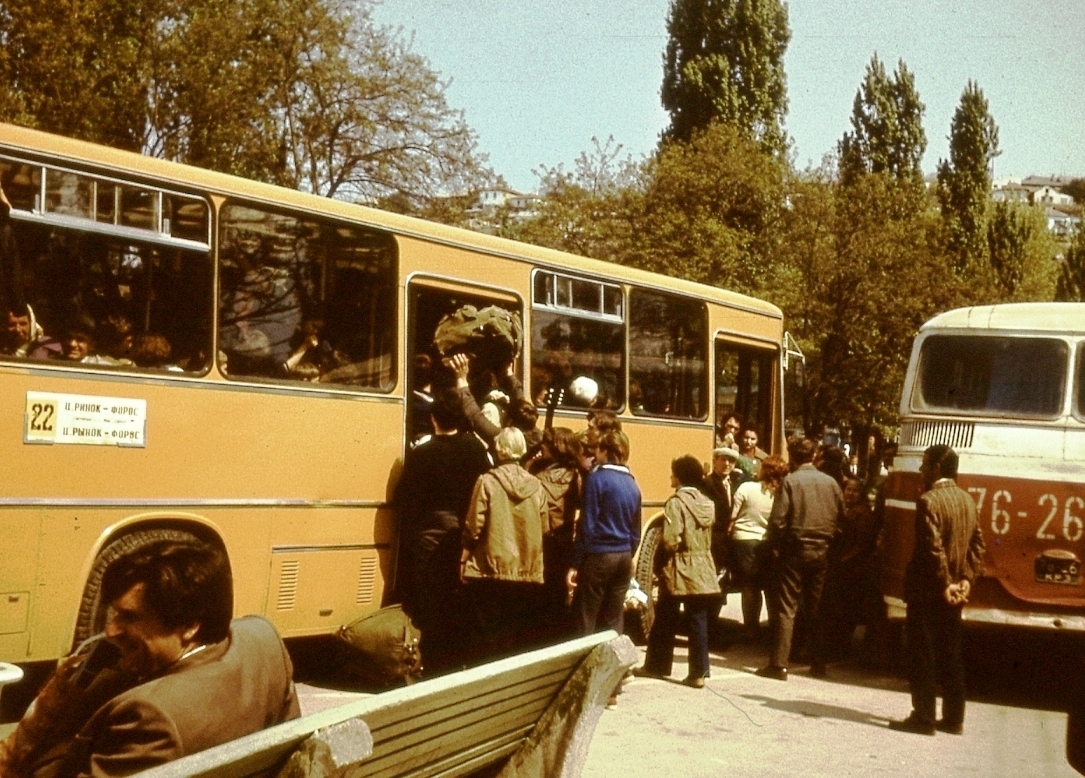 Как оно там в Анапе? Есть на пляжах хоть стоячие места? :)