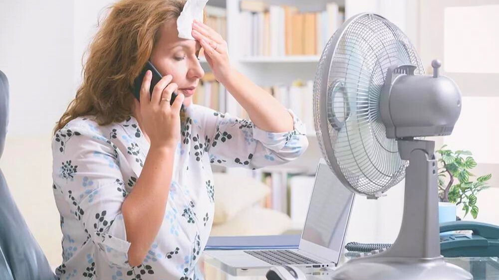 Не плавиться на работе: скоро при жаре можно будет уйти пораньше