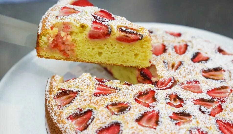 Переборщили с клубникой? Простой клубнично-миндальный