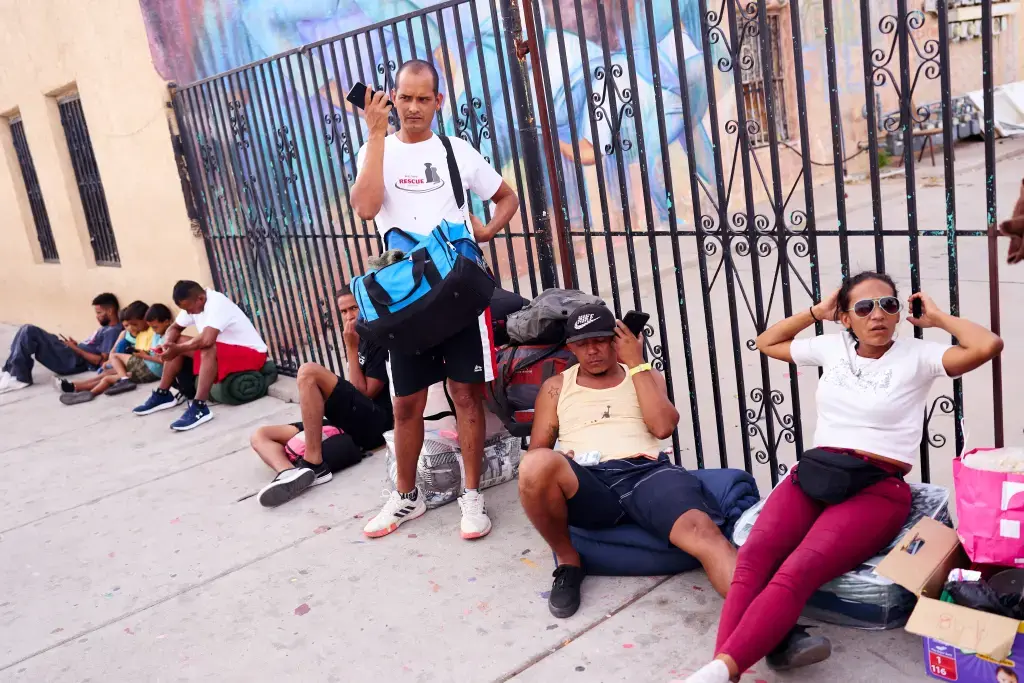 Мигранты по-прежнему стремятся приехать в Нью-Йорк — даже после «хаоса», вызванного просителями убежища до них