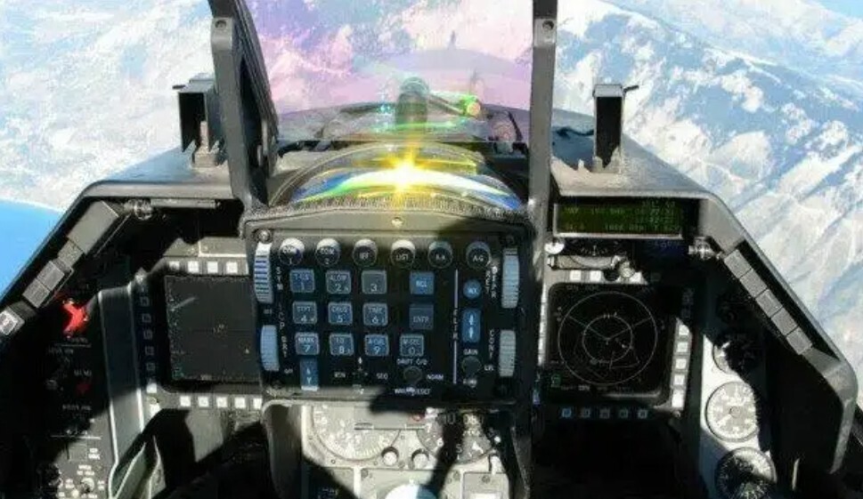 Тренажеры истребителя F16 поступили в Украину. Самим самолетам безопасность никто не гарантирует