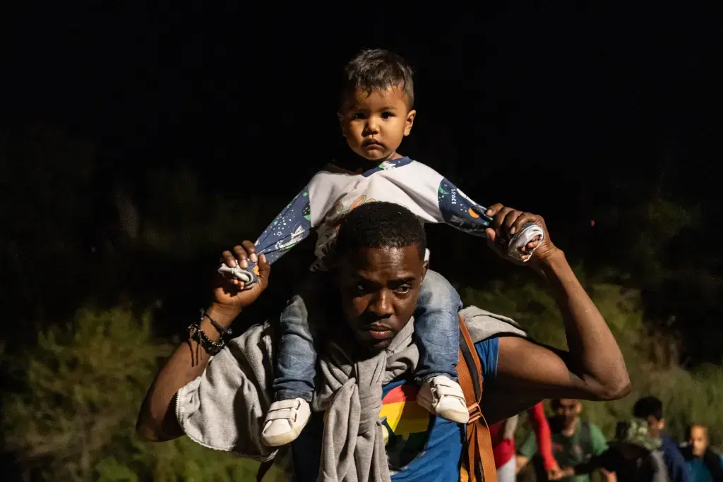 Мигранты по-прежнему стремятся приехать в Нью-Йорк — даже после «хаоса», вызванного просителями убежища до них