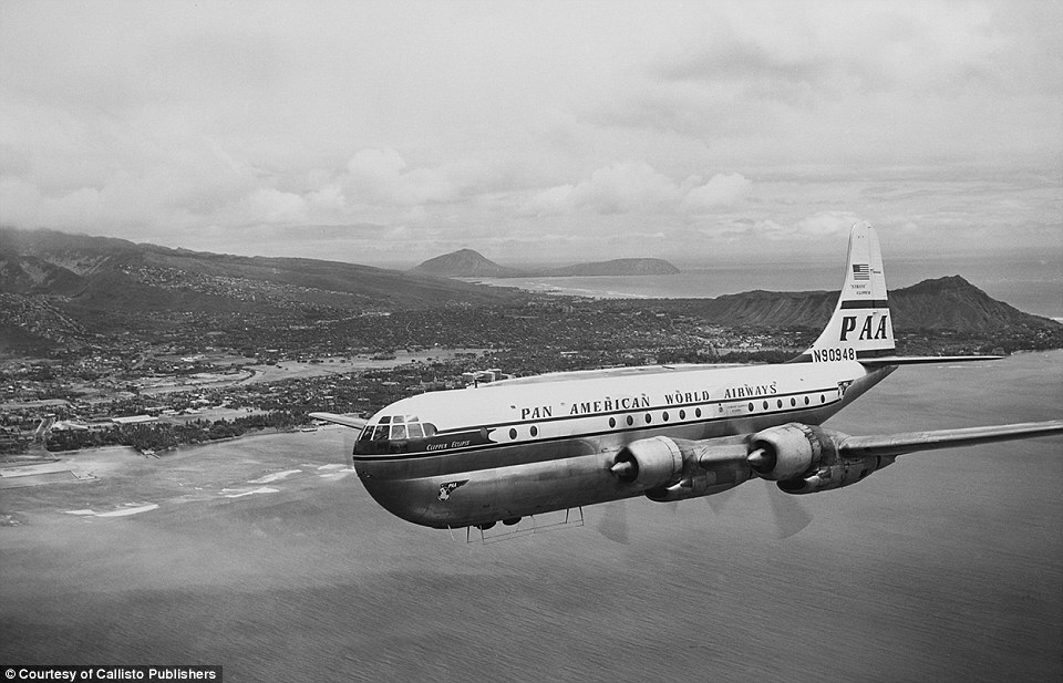 Пропавший самолет 1955 года приземлился спустя 37 лет. Вот что произошло.