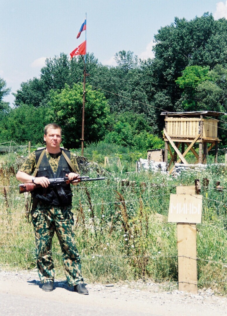 Два бойца ВСУ легко прошлись по нашим минным полям