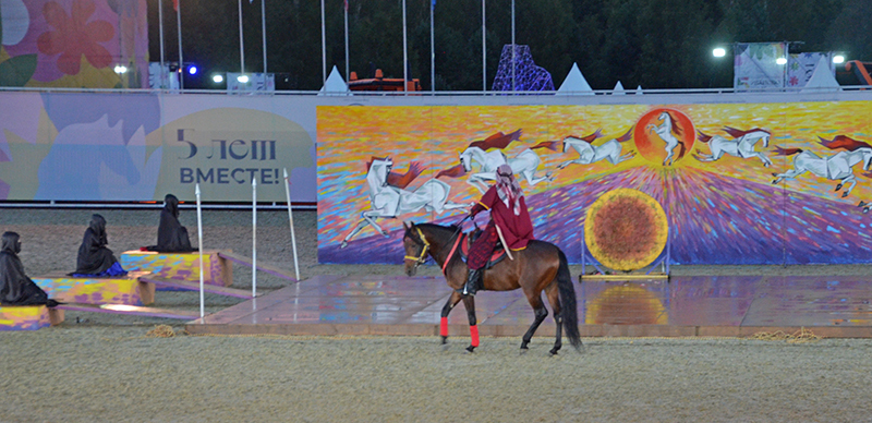 Счастливые кони на Ивановом поле