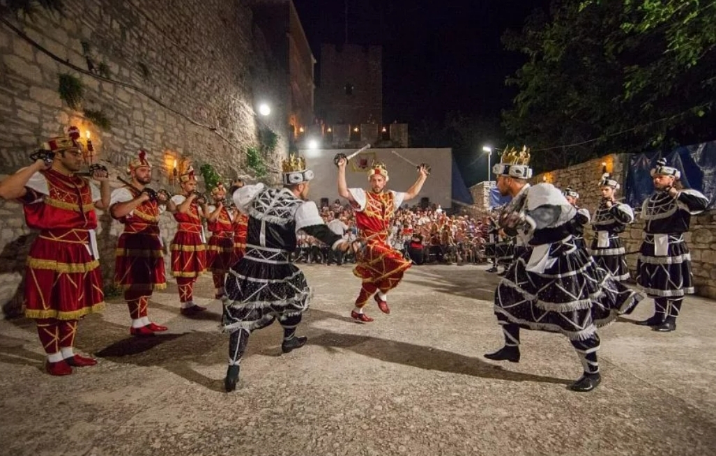 "Мореска: Пленяющий ритуал, скрытый во времени"