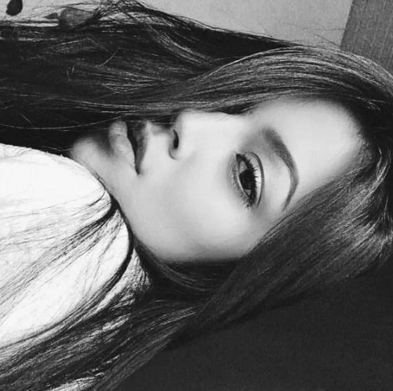 "30 креативных идей для домашних селфи: воплощаем уникальность в каждом кадре"