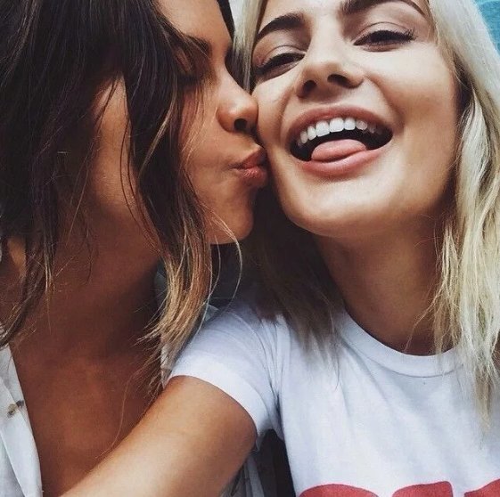 "30 креативных идей для домашних селфи: воплощаем уникальность в каждом кадре"