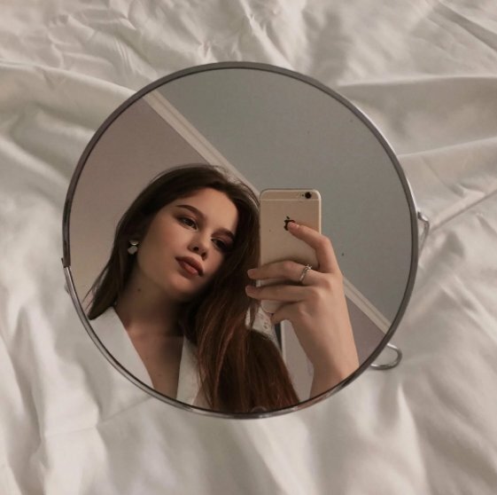 "30 креативных идей для домашних селфи: воплощаем уникальность в каждом кадре"