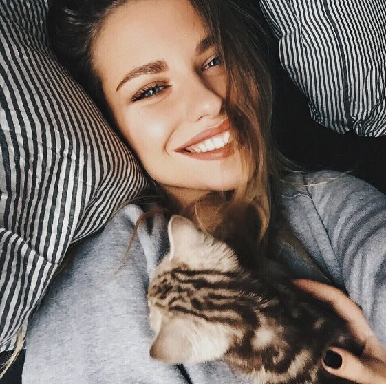 "30 креативных идей для домашних селфи: воплощаем уникальность в каждом кадре"