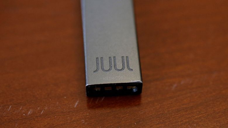 Juul запрашивает авторизацию на новом вейпе, который, по его словам, может подтвердить возраст пользователя. Вот как это работает