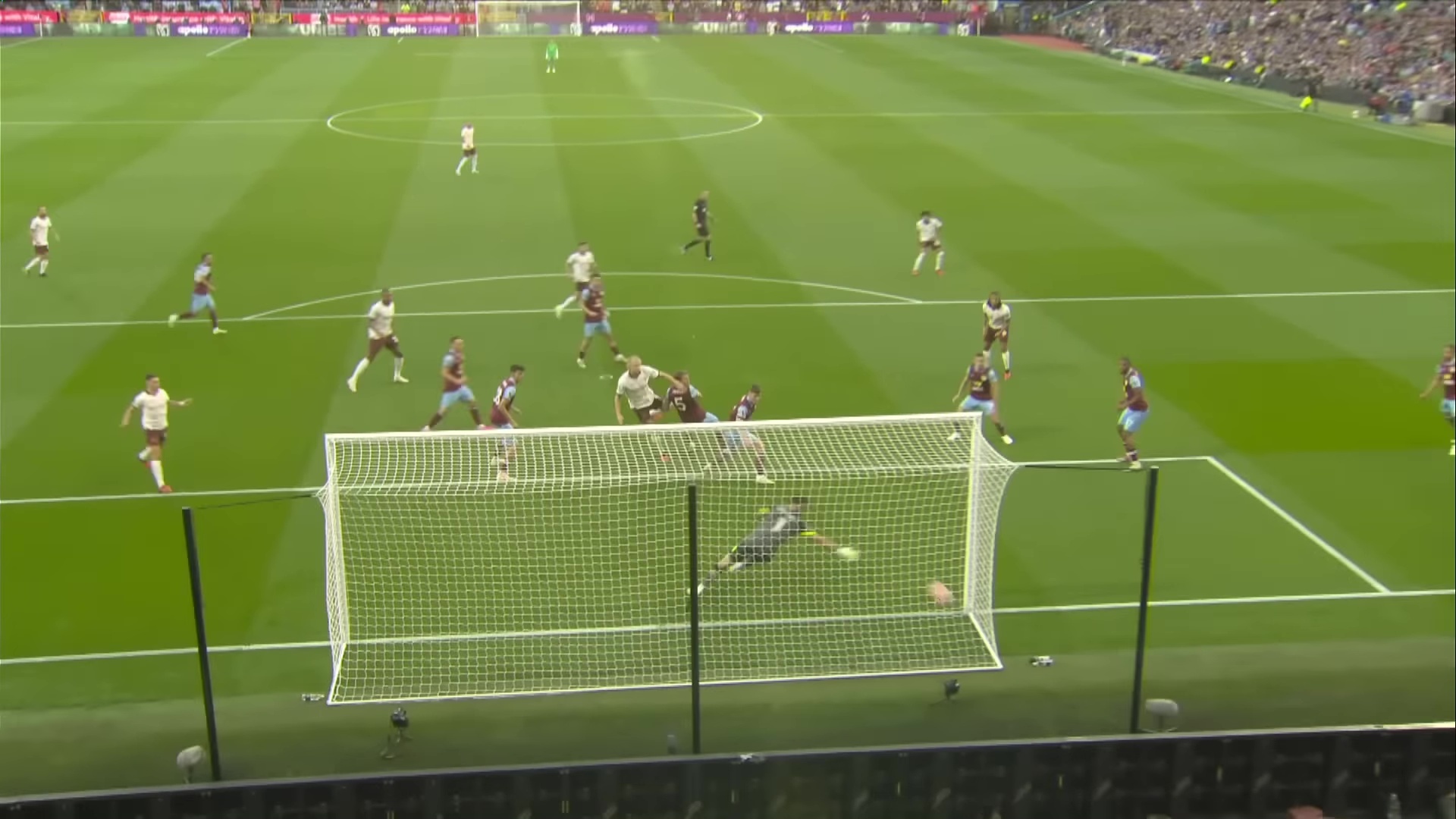 Английская Премьер-лига стартовала. Манчестер Сити начал с победы над командой, возглавляемой бывшим капитаном клуба