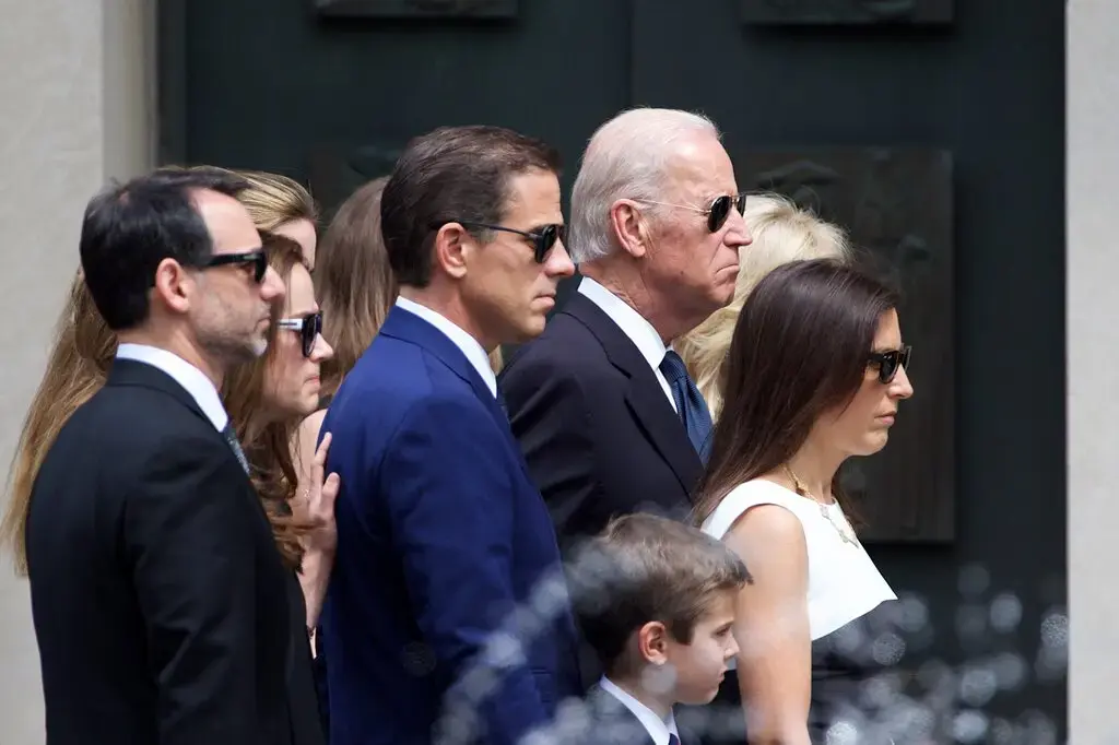 Хронология жизни и юридических проблем Хантера Байдена!!!