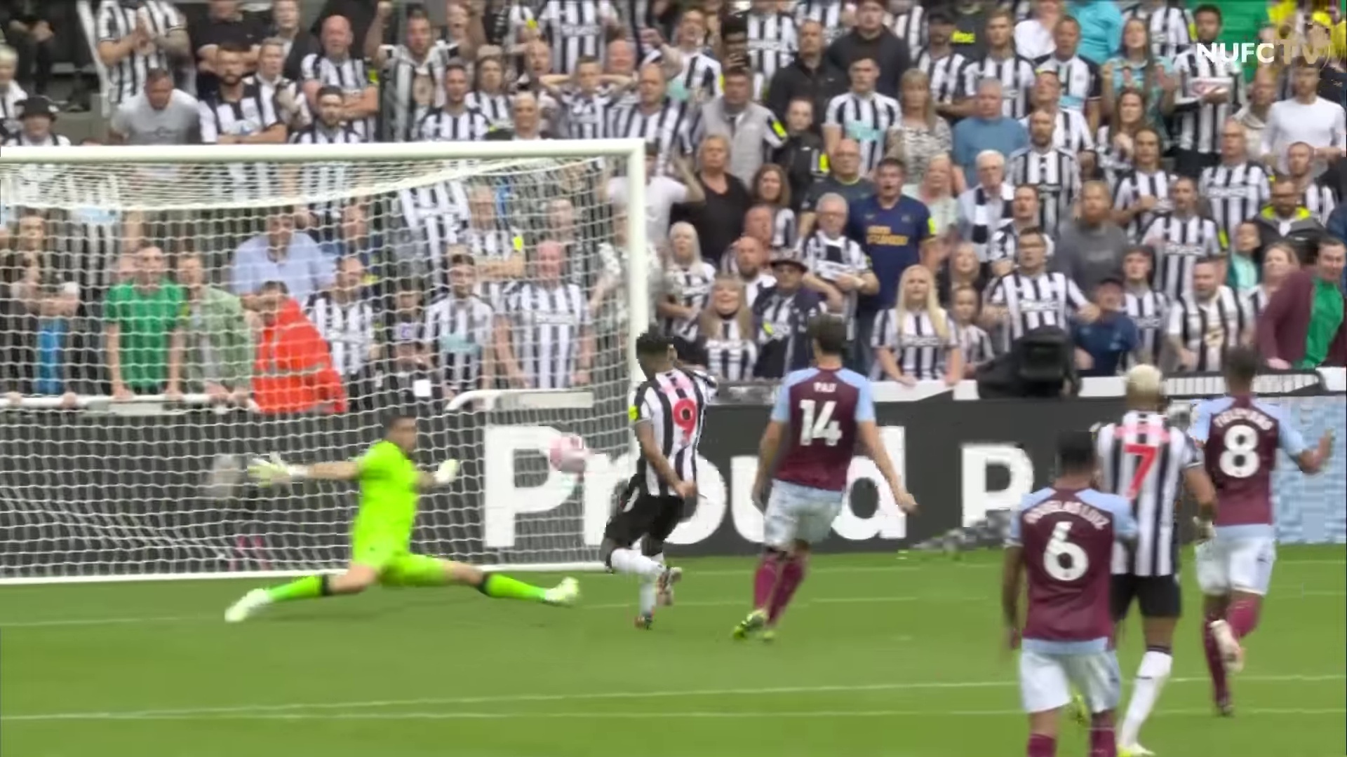 Ньюкасл разнёс в щепки Астон-Виллу